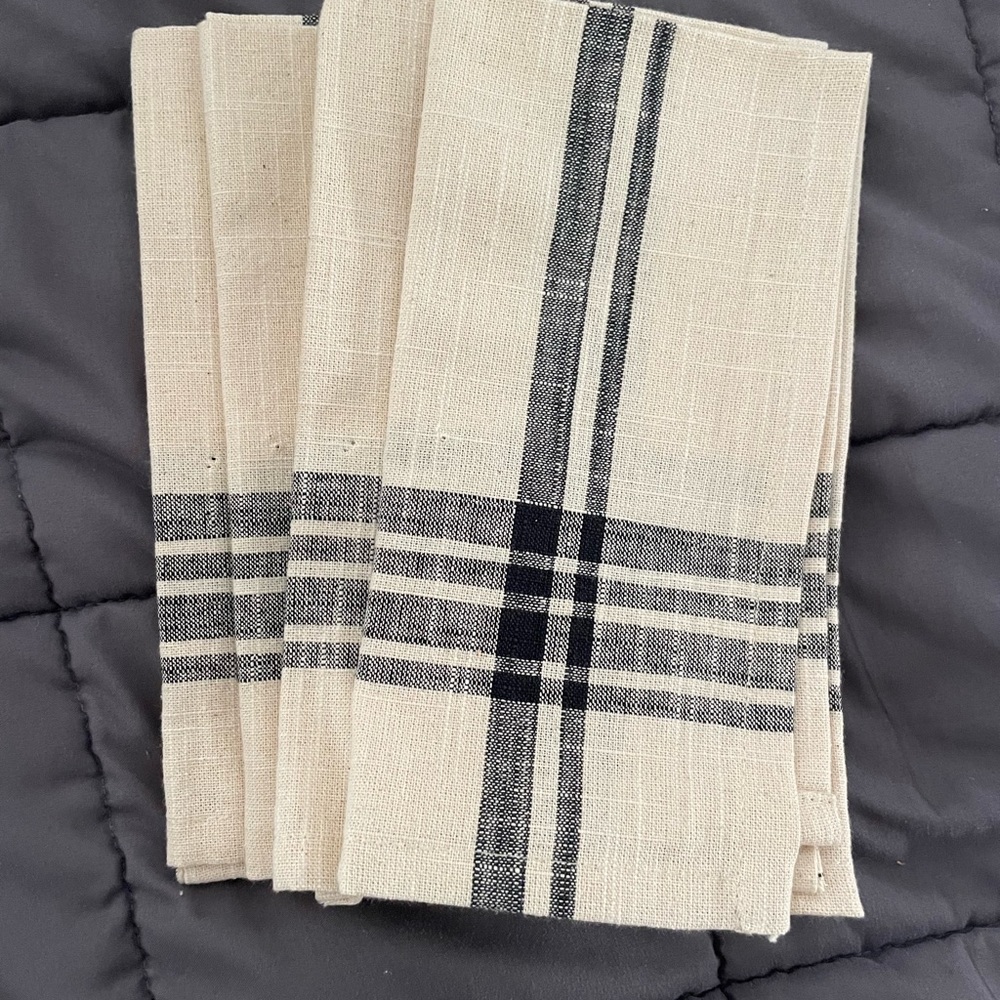 NWOT set of (4) Rachel Ashwell Farmhouse napkins